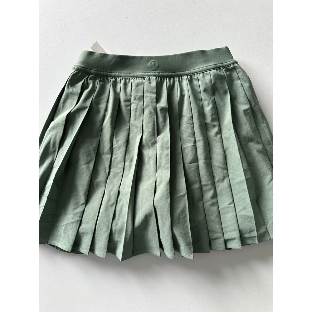 Lululemon Varsity Pleated Skirt Sage Green Tennis Skort LW8ALRS Size 2